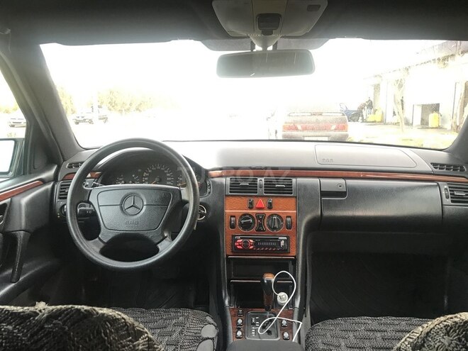 Mercedes E 240 1998, 350,000 km - 2.4 l - Sumqayıt