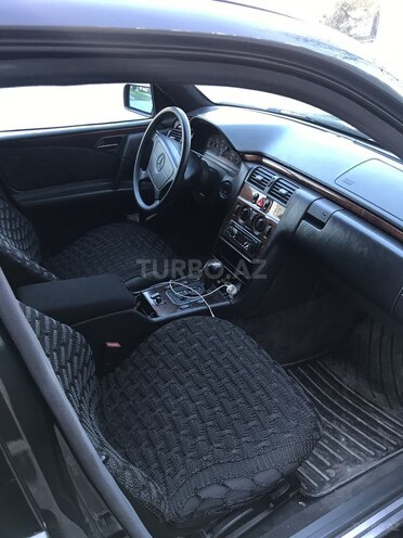 Mercedes E 240 1998, 350,000 km - 2.4 l - Sumqayıt