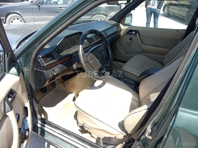 Mercedes E 200 1993, 380,000 km - 2.0 l - Bakı