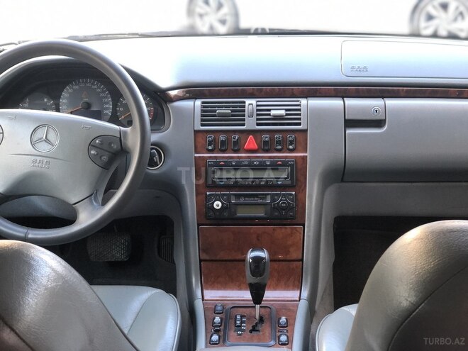 Mercedes E 240 2001, 319,000 km - 2.6 l - Sumqayıt