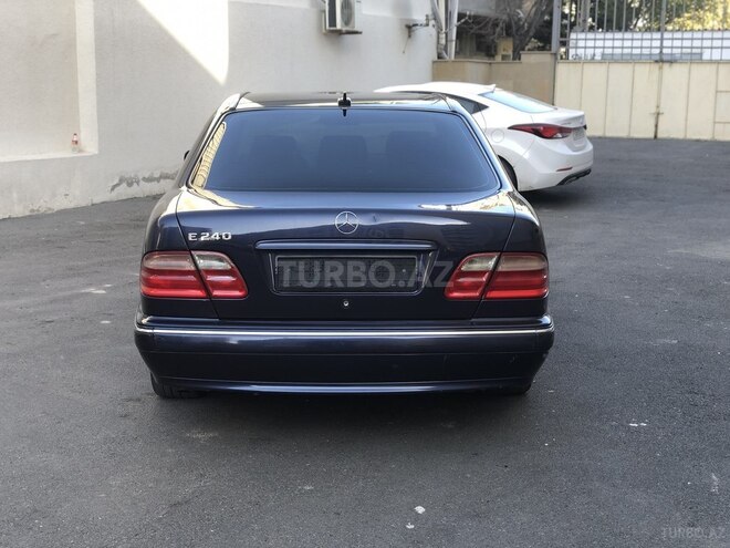 Mercedes E 240 2001, 319,000 km - 2.6 l - Sumqayıt