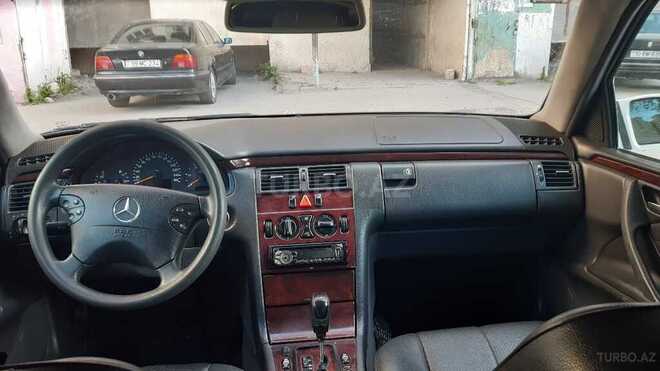 Mercedes E 220 2001, 397,500 km - 2.2 l - Bakı