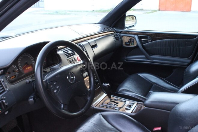 Mercedes E 320 2001, 330,000 km - 3.2 л - Göyçay