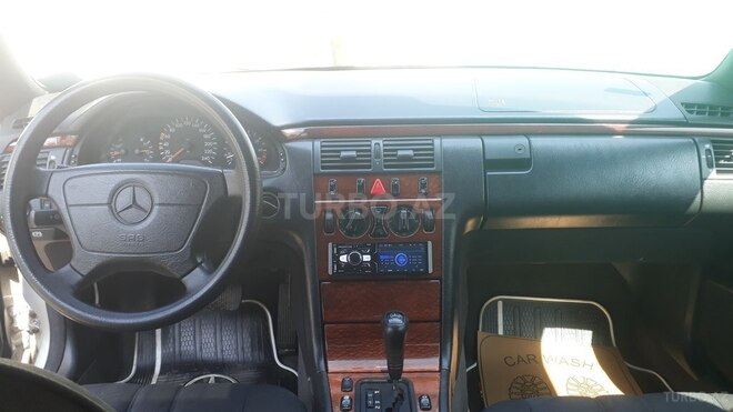 Mercedes E 240 1998, 291,355 km - 2.4 l - Bakı