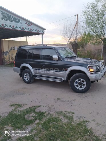 Mitsubishi Pajero 1994, 291,000 km - 2.8 l - Salyan