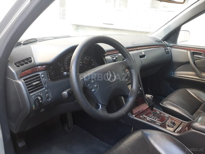 Mercedes E 220 2000, 334,000 km - 2.2 l - Bakı
