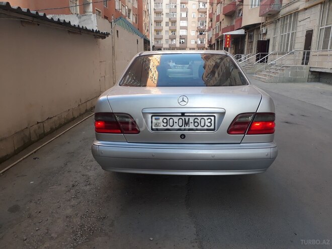 Mercedes E 220 2000, 334,000 km - 2.2 l - Bakı