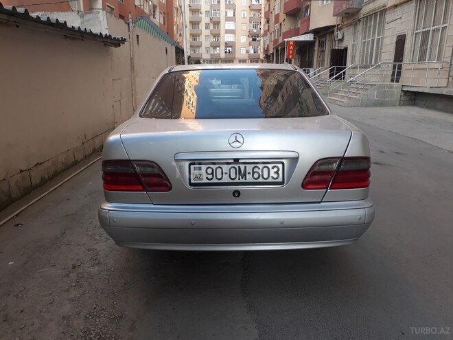 Mercedes E 220 2000, 334,000 km - 2.2 l - Bakı