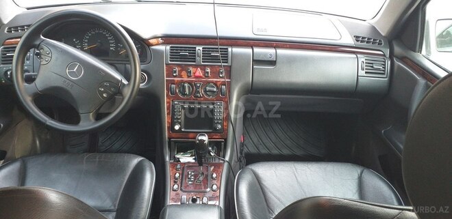 Mercedes E 220 2001, 310,000 km - 2.2 l - Bakı