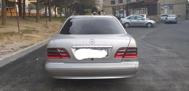Mercedes E 220 2001, 310,000 km - 2.2 l - Bakı