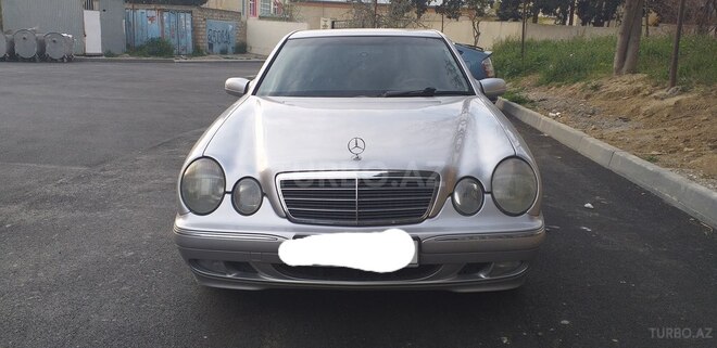 Mercedes E 220 2001, 310,000 km - 2.2 l - Bakı