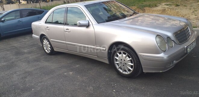 Mercedes E 220 2001, 310,000 km - 2.2 l - Bakı
