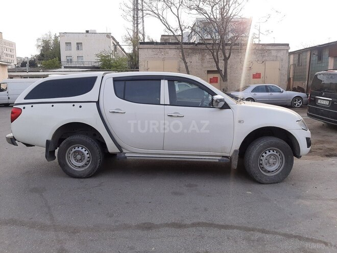Mitsubishi L200 2010, 197,000 km - 2.5 л - Bakı