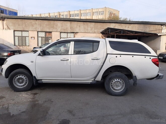 Mitsubishi L200 2010, 197,000 km - 2.5 л - Bakı