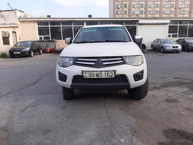 Mitsubishi L200 2010, 197,000 km - 2.5 л - Bakı
