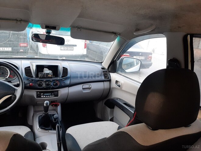 Mitsubishi L200 2010, 197,000 km - 2.5 л - Bakı