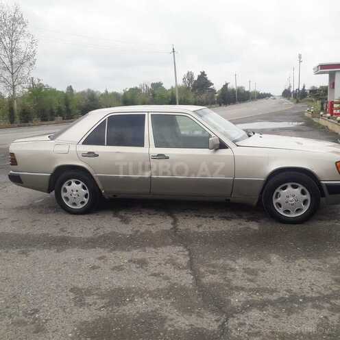 Mercedes E 200 1991, 324,000 km - 2.0 л - Beyləqan