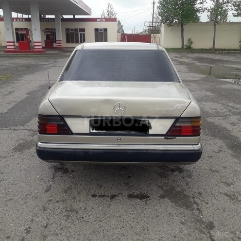 Mercedes E 200 1991, 324,000 km - 2.0 л - Beyləqan