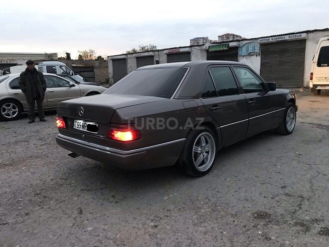 Mercedes E 230 1990, 236,000 km - 2.3 l - Sumqayıt