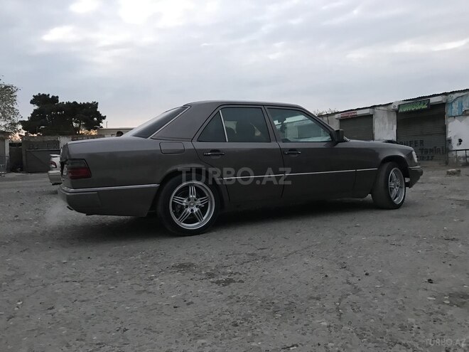 Mercedes E 230 1990, 236,000 km - 2.3 l - Sumqayıt