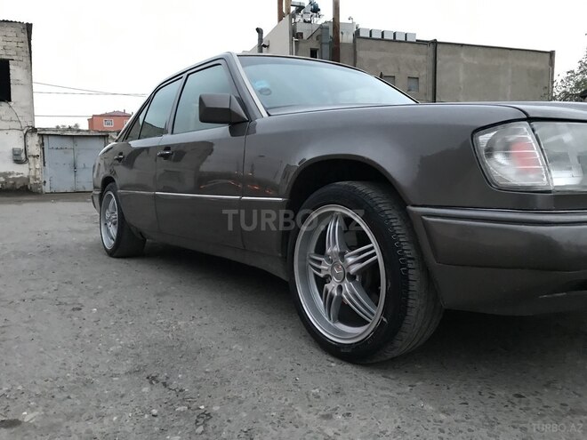 Mercedes E 230 1990, 236,000 km - 2.3 l - Sumqayıt