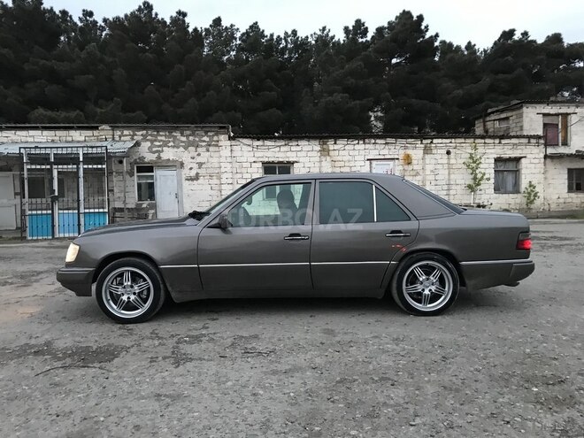 Mercedes E 230 1990, 236,000 km - 2.3 l - Sumqayıt
