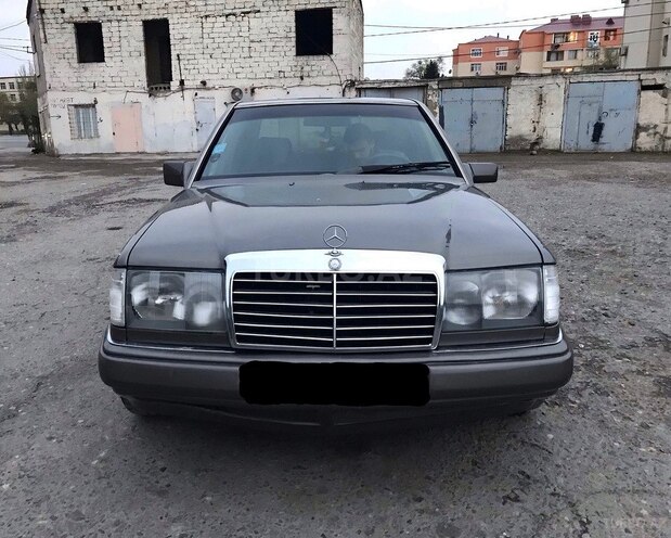 Mercedes E 230 1990, 236,000 km - 2.3 l - Sumqayıt