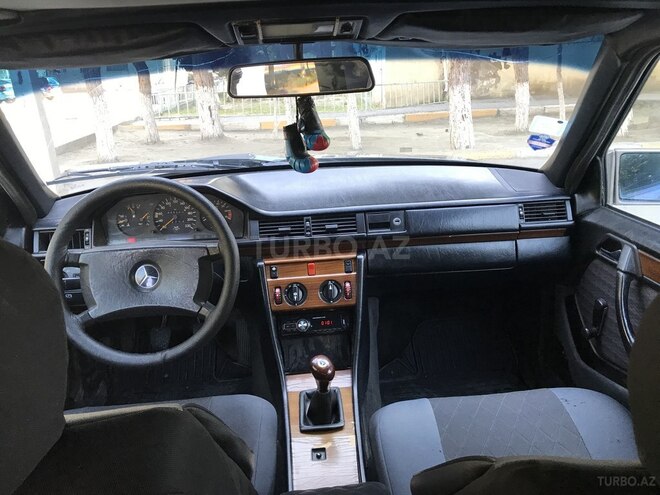 Mercedes E 230 1990, 236,000 km - 2.3 l - Sumqayıt
