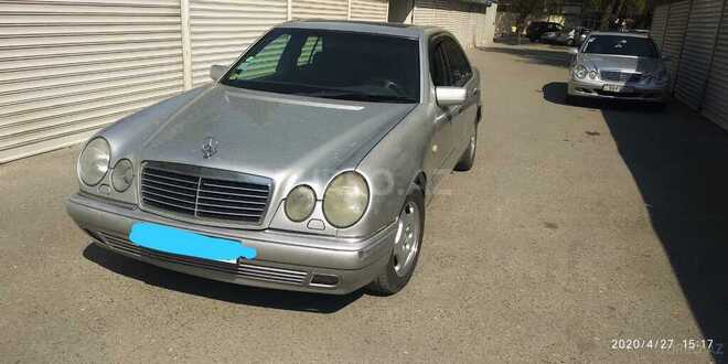 Mercedes E 240 1999, 240,000 km - 2.4 l - Bakı