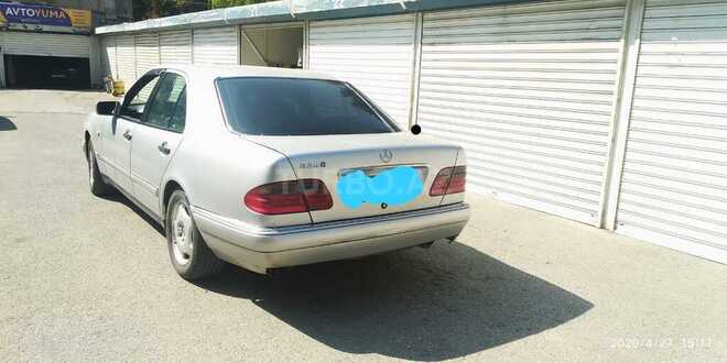Mercedes E 240 1999, 240,000 km - 2.4 l - Bakı