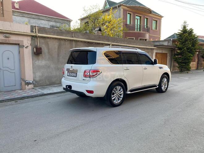 Nissan Patrol 2011, 195,000 km - 5.6 l - Bakı