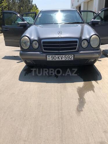 Mercedes E 240 1997, 260,000 km - 2.4 л - Bakı