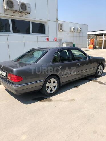 Mercedes E 240 1997, 260,000 km - 2.4 л - Bakı