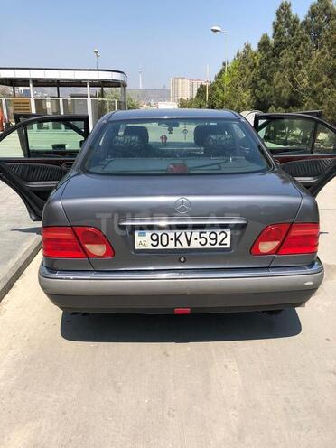 Mercedes E 240 1997, 260,000 km - 2.4 л - Bakı