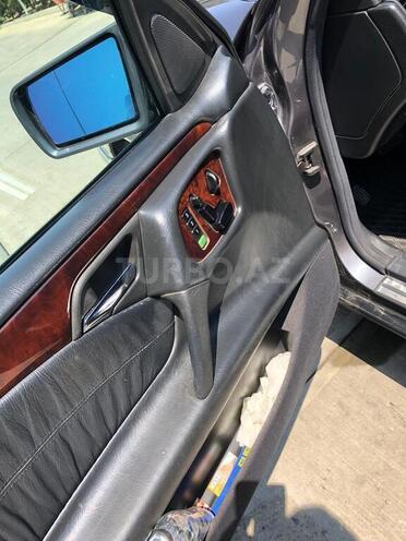 Mercedes E 240 1997, 260,000 km - 2.4 л - Bakı