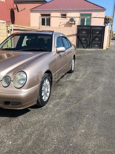 Mercedes E 220 2000, 300,000 km - 2.2 l - Bakı