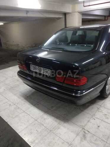 Mercedes E 240 2000, 221,450 km - 2.4 л - Bakı