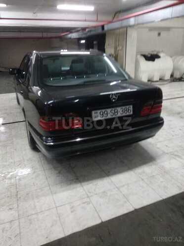 Mercedes E 240 2000, 221,450 km - 2.4 л - Bakı