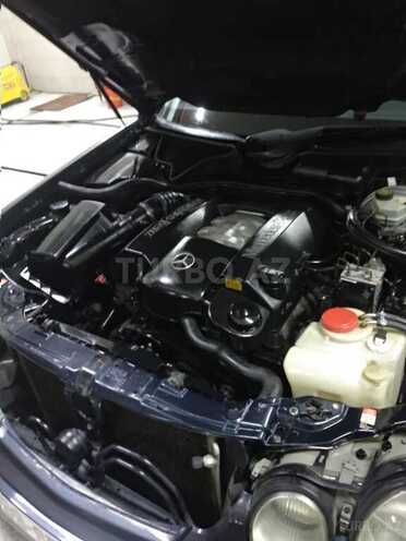 Mercedes E 240 2000, 221,450 km - 2.4 л - Bakı