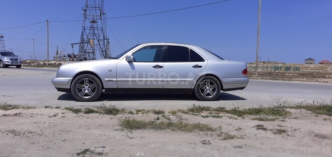 Mercedes E 220 1998, 440,000 km - 2.2 л - Bakı