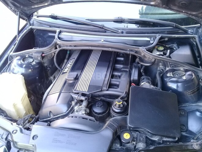 BMW 320 2001, 174,000 km - 2.2 л - Bakı