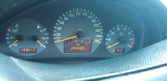 Mercedes E 320 2001, 260,000 km - 3.2 l - Salyan
