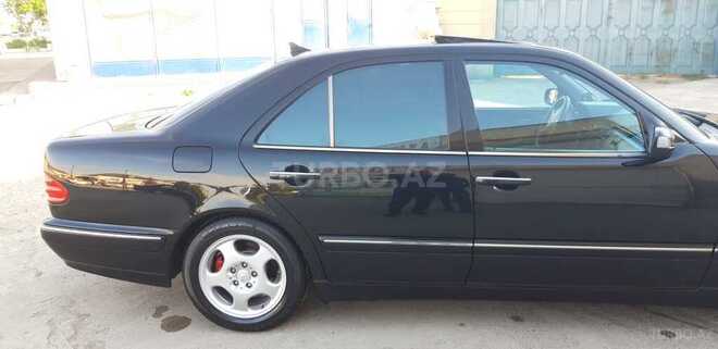 Mercedes E 320 2001, 260,000 km - 3.2 l - Salyan