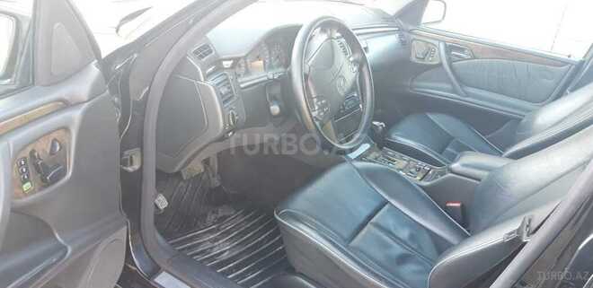 Mercedes E 320 2001, 260,000 km - 3.2 l - Salyan