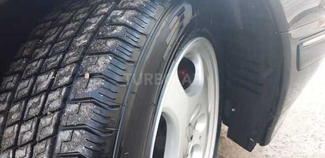 Mercedes E 320 2001, 260,000 km - 3.2 l - Salyan