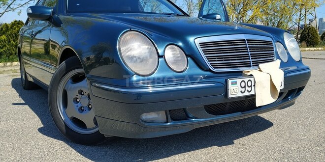 Mercedes E 220 1999, 281,000 km - 2.2 л - Bakı