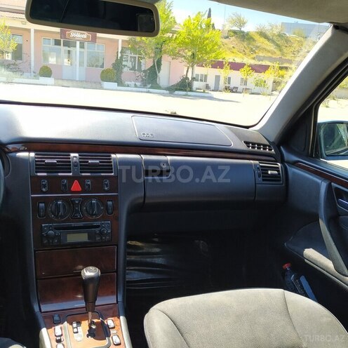 Mercedes E 220 1999, 281,000 km - 2.2 л - Bakı