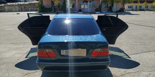 Mercedes E 220 1999, 281,000 km - 2.2 л - Bakı