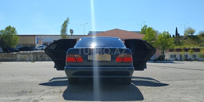 Mercedes E 220 1999, 281,000 km - 2.2 л - Bakı