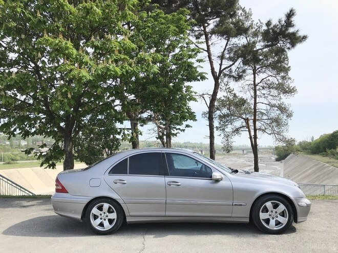 Mercedes C 180 2003, 386,100 km - 1.8 л - Quba